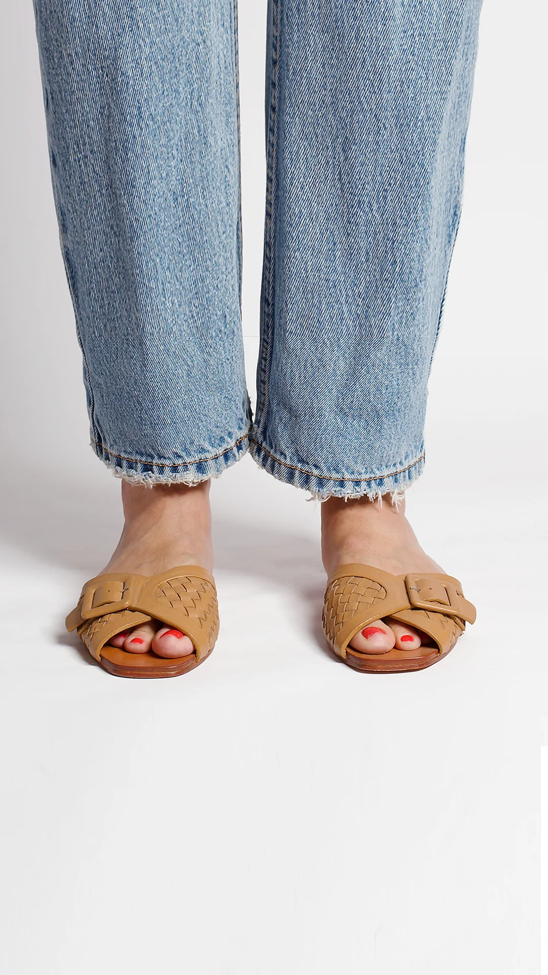 The Buckle Slide [Miel] - Image 4