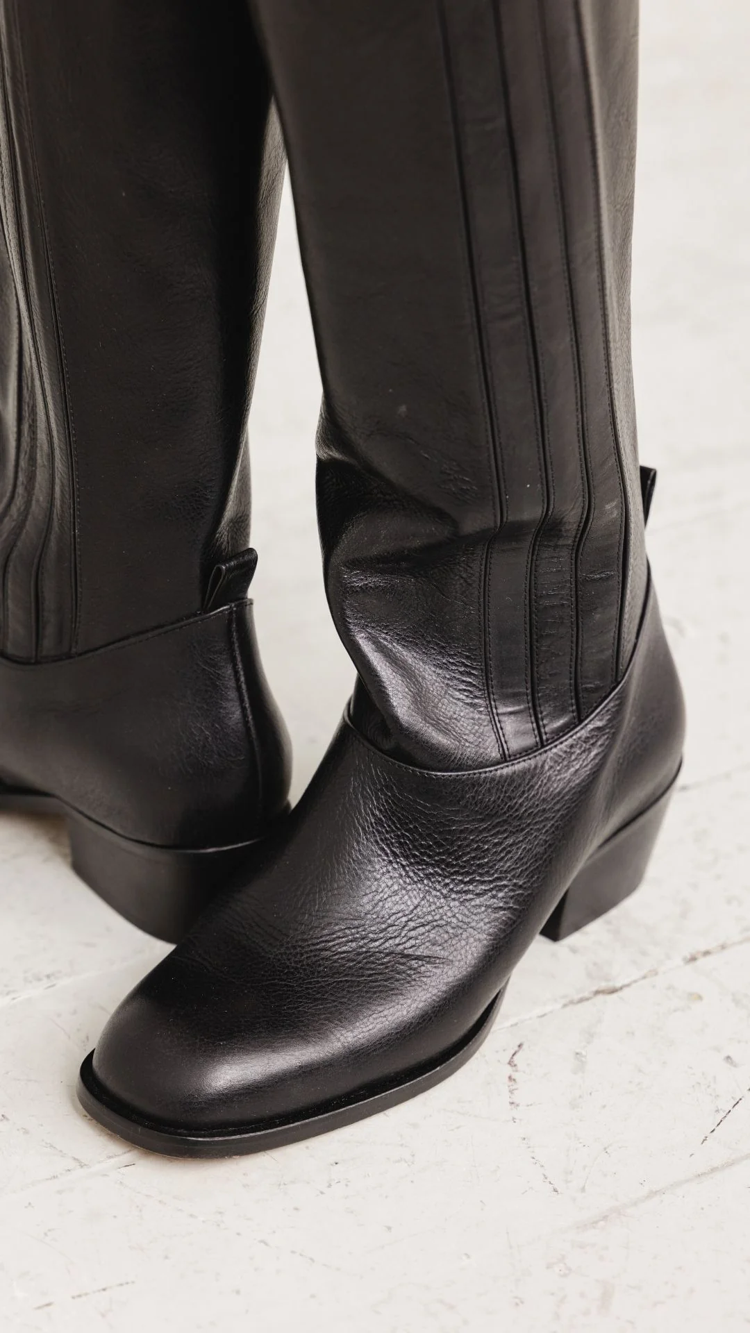 The Calf Boot [Black] - Image 11