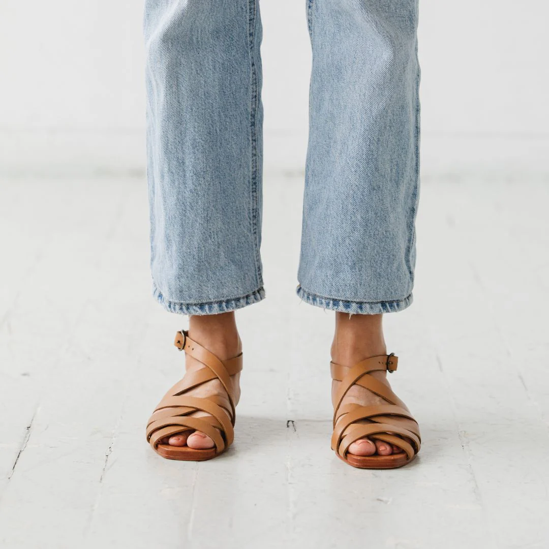 The Criss Cross Slide [Miel] - Image 6