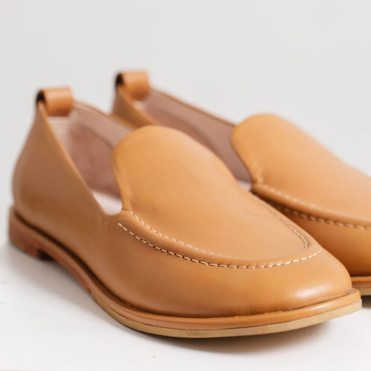 The Loafer [Miel] - Image 5