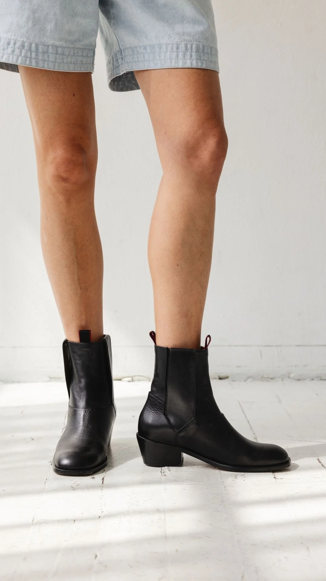 The Chelsea Boot [Black] - Image 4