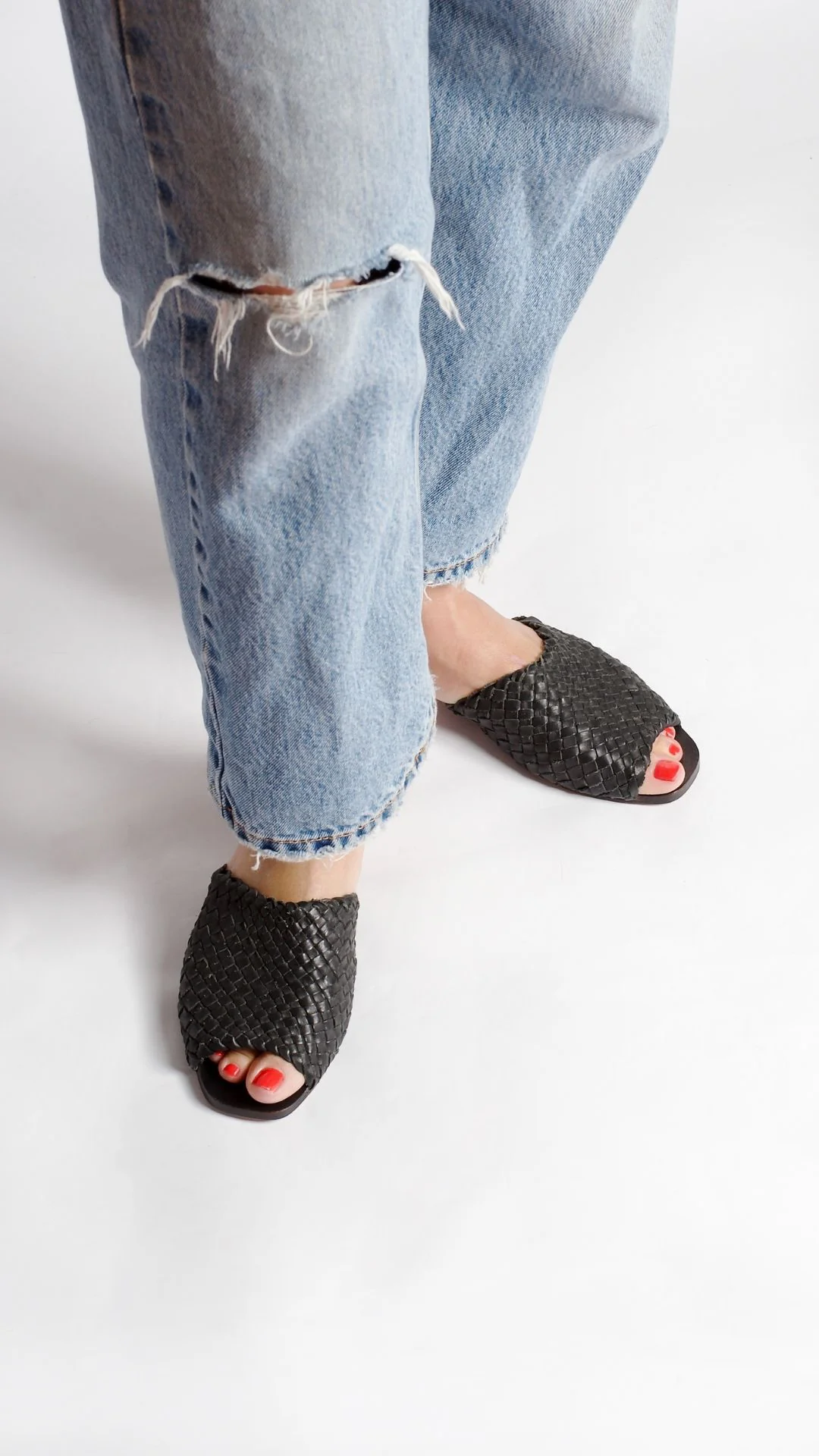 The Woven Slide [Black] - Image 3