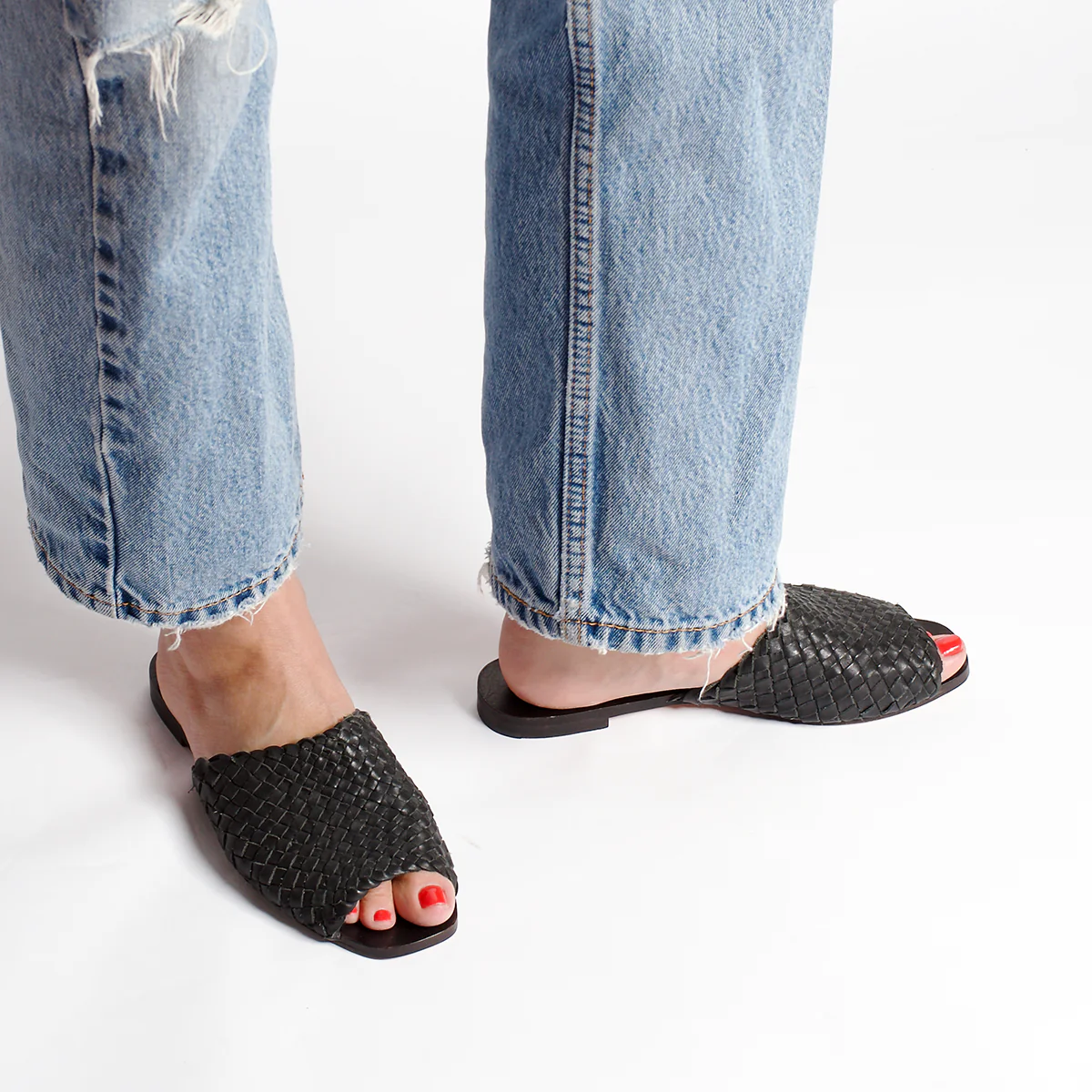 The Woven Slide [Black] - Image 5