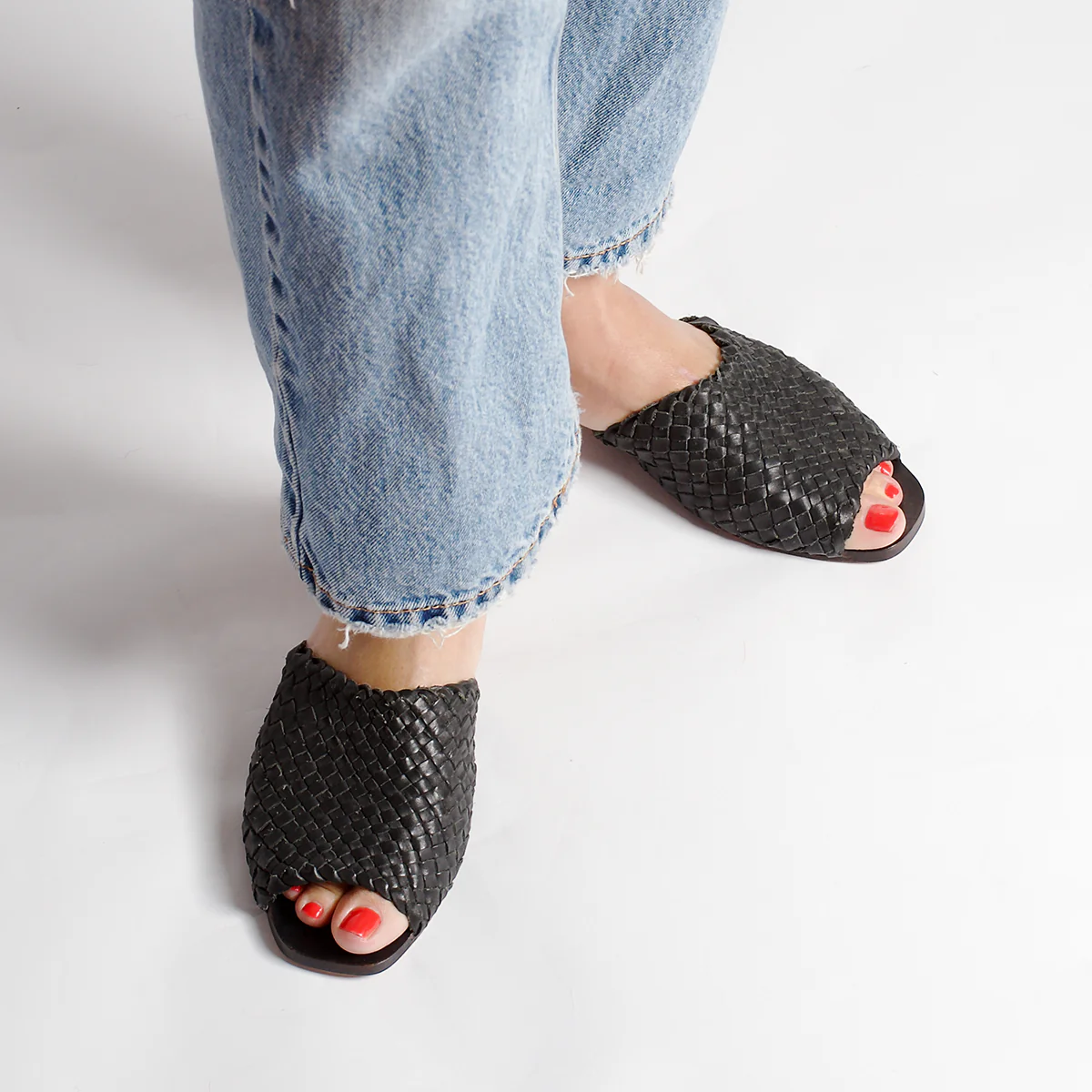 The Woven Slide [Black] - Image 6